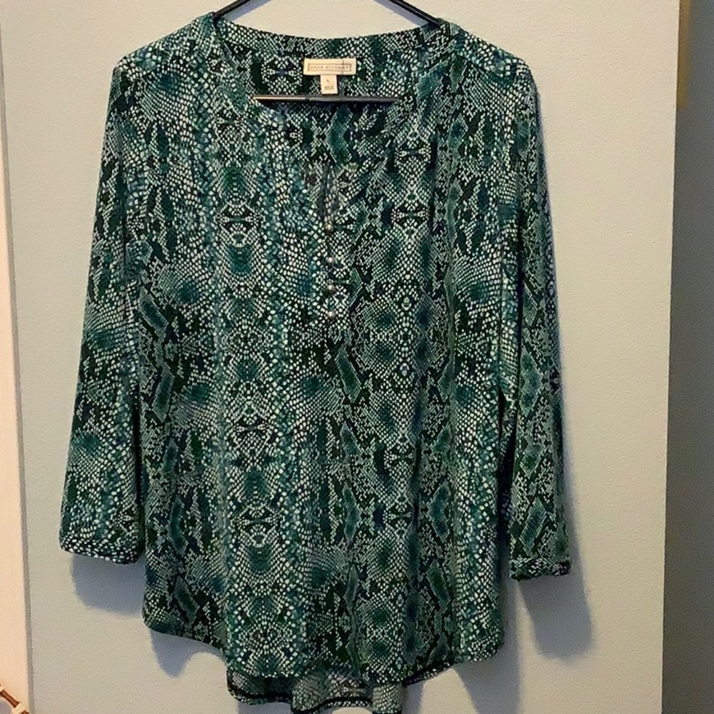 🌿 Dana Buchman Snake Print Top 🌿
